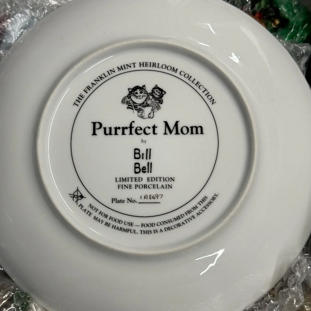 Fine porcelain plate celebrating Mother’s Day. Limited edition, numbered.